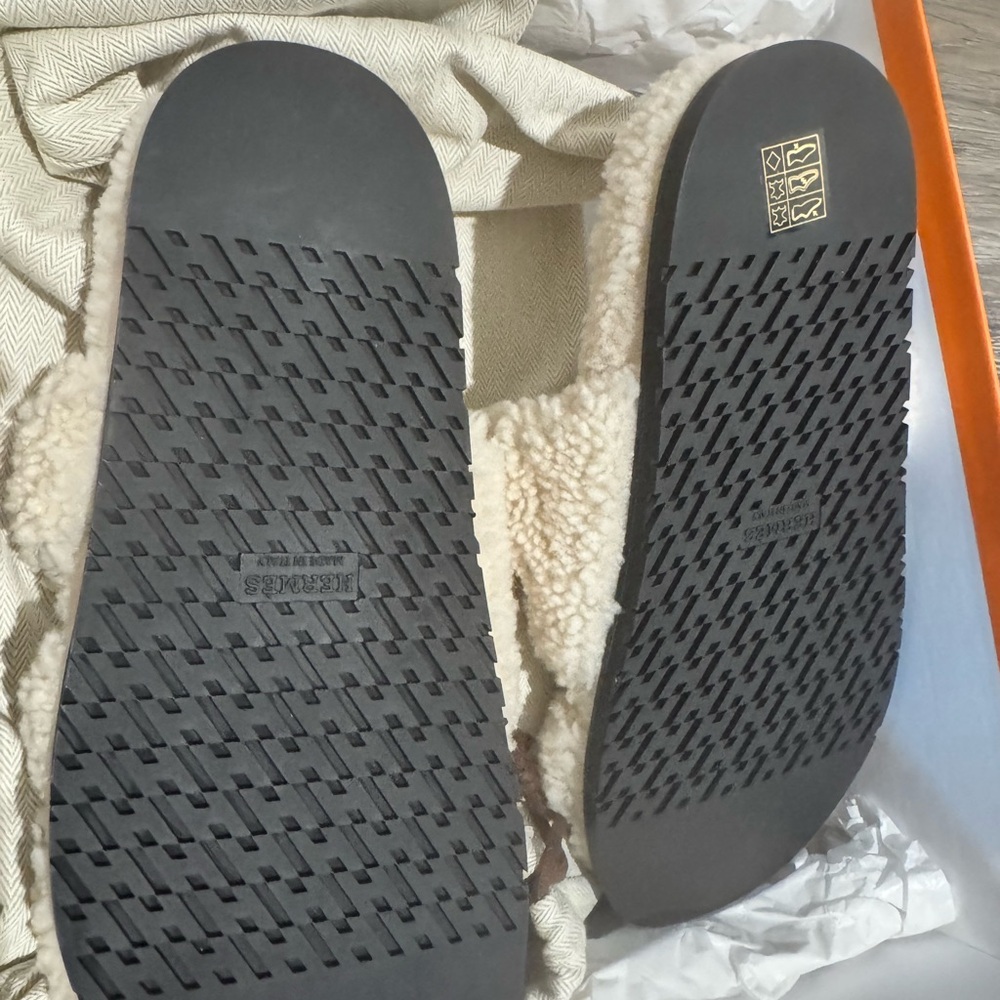 New) Hermes Chypre Cream Shearling Sandals - Picture 10 of 10